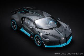 Bugatti Divo schwarz/blau Burago Metallmodell 1:18